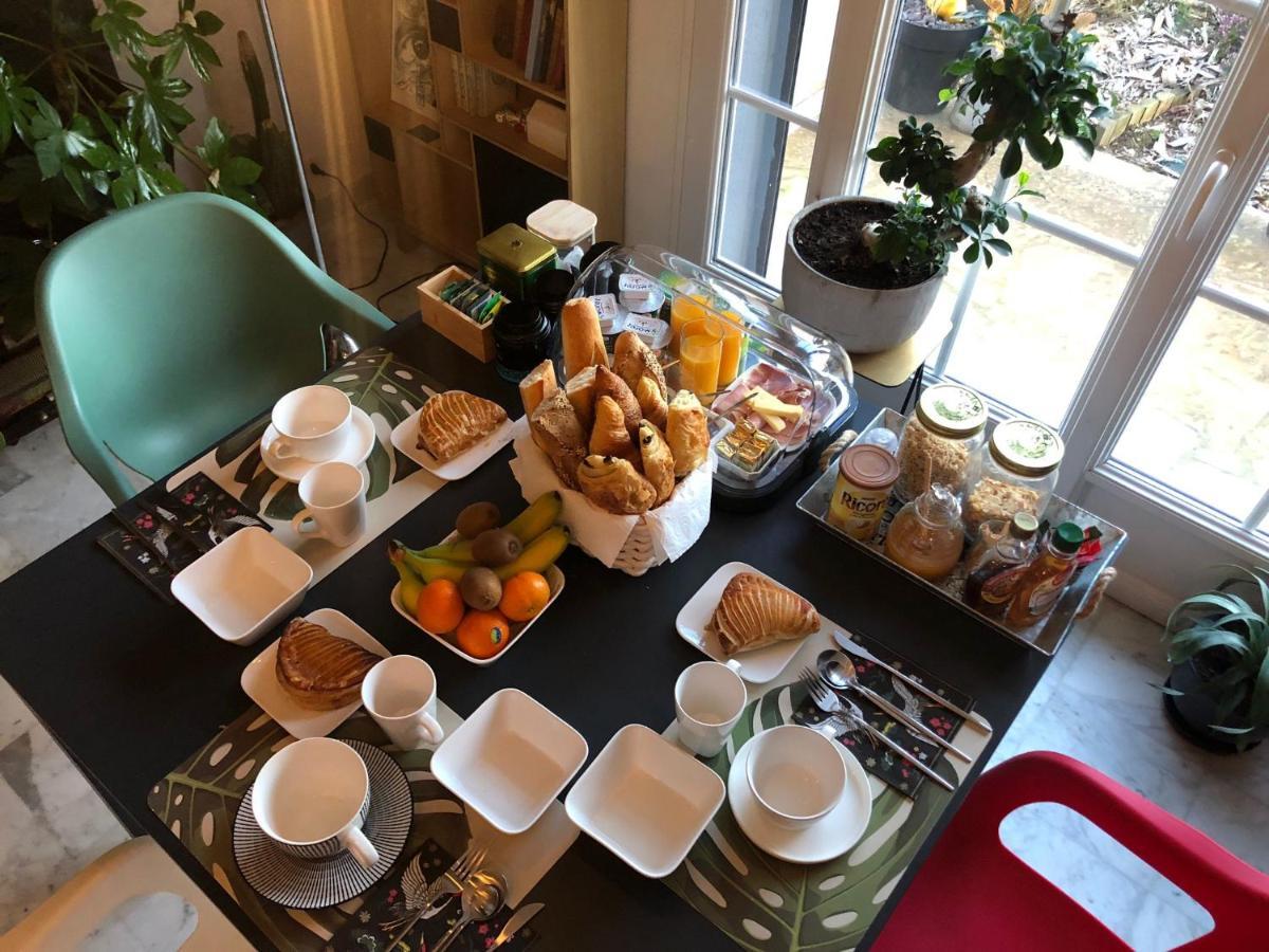 Bed and Breakfast Les Nuits Victoriennes Saint-Germain-du-Corbeis Exterior foto